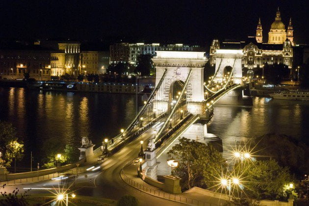 Как изглеждат някои големи европейски градове нощем