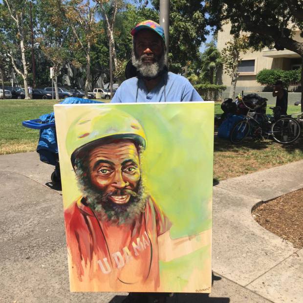 Художник прави портрети на бездомни хора и им дава печалбите от тях