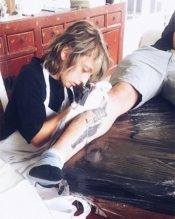 Този 12-годишен татуист твори чудеса и татуировките му набират популярност.