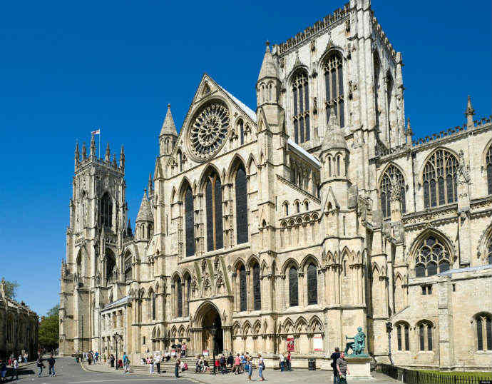 10 от най-великолепните средновековни катедрали във Великобритания