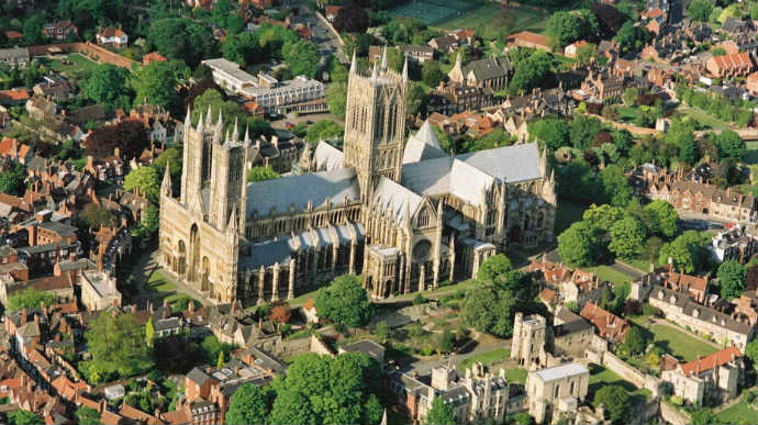 10 от най-великолепните средновековни катедрали във Великобритания