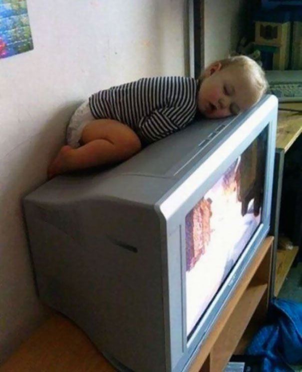 Доказателства, че децата могат да спят навсякъде и по всяко време