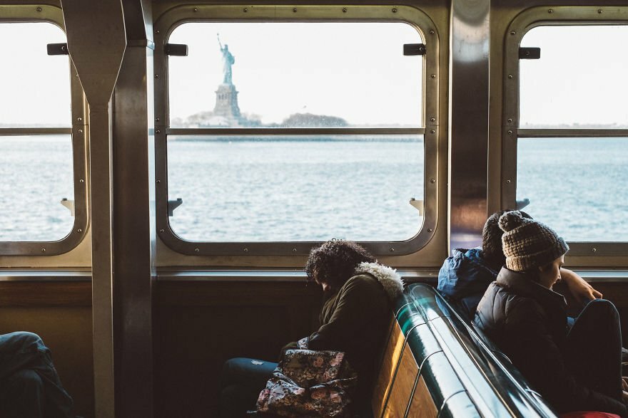 Фотограф търси да улови „перфектния“ момент по улиците на Ню Йорк