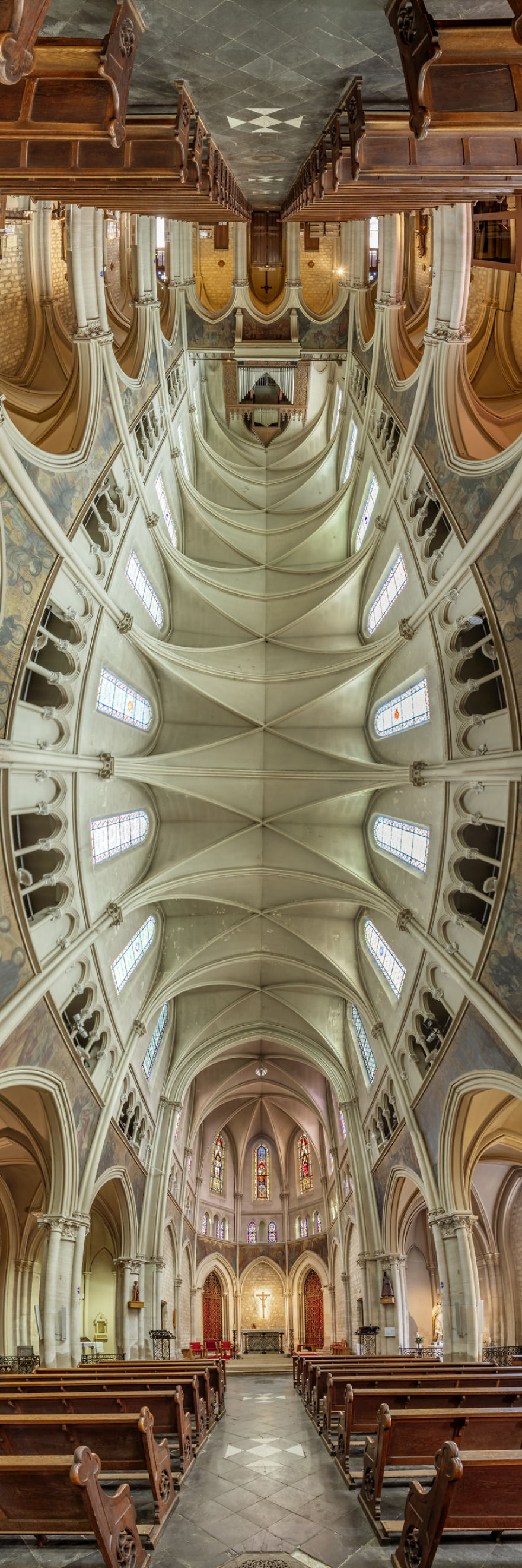 Фотограф заснема църквите на Париж по неповторим начин, от който може да ви се завие свят