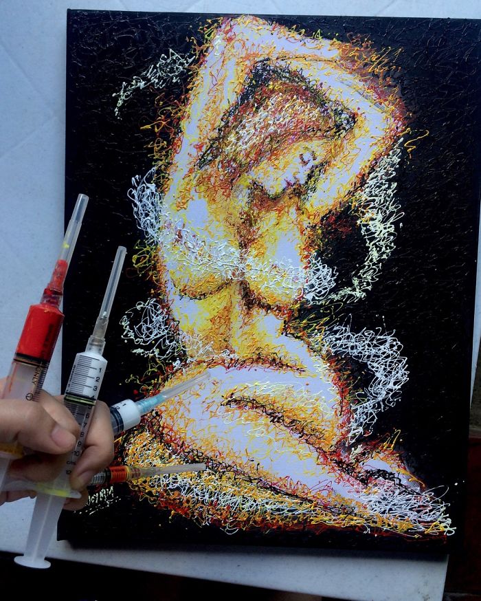 Медицинска сестра използва спринцовки, за да рисува през свободното си време