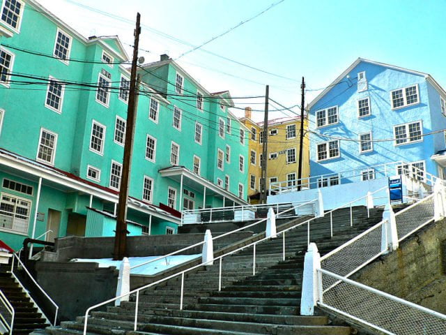 Миньорското градче Сюел в Чили, познато като „града на стълбите“, в което няма пътища