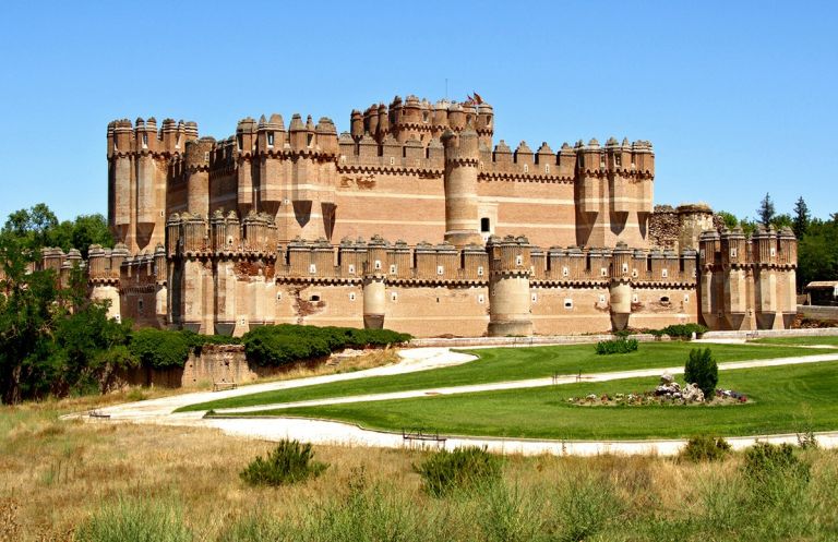 Най-омагьосващите замъци и дворци в Испания