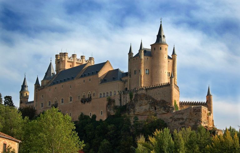 Най-омагьосващите замъци и дворци в Испания
