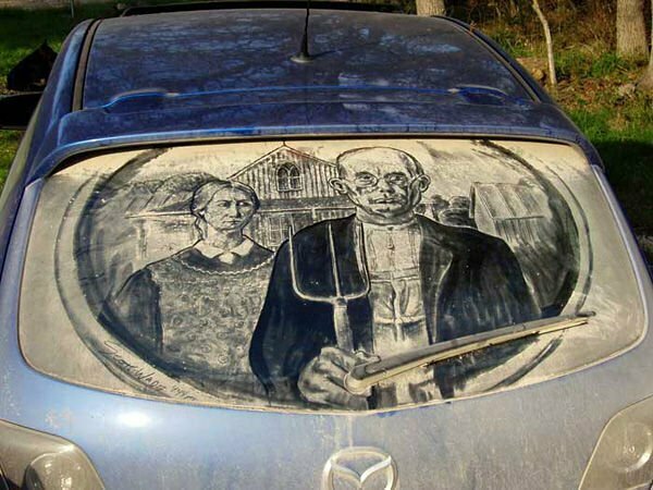 Изкуство върху мръсни автомобилни стъкла