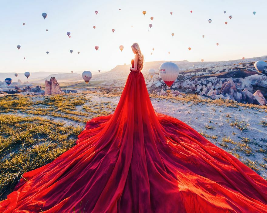 Фотограф пътува по света, за да снима жени с рокли на най-невероятните места