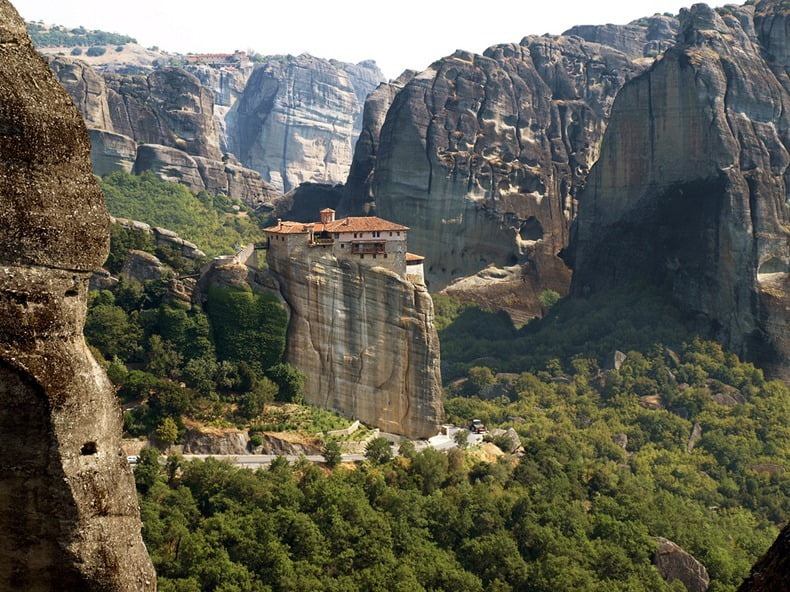 Най-недостъпните манастири в света