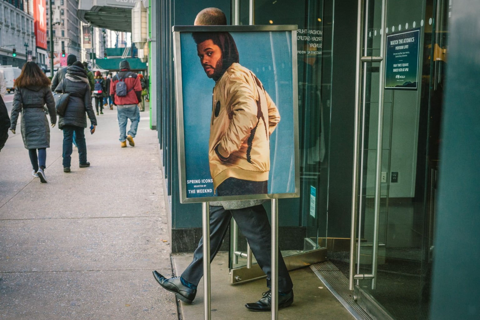 Фотограф открива „света на случайностите“ по улиците на Ню Йорк