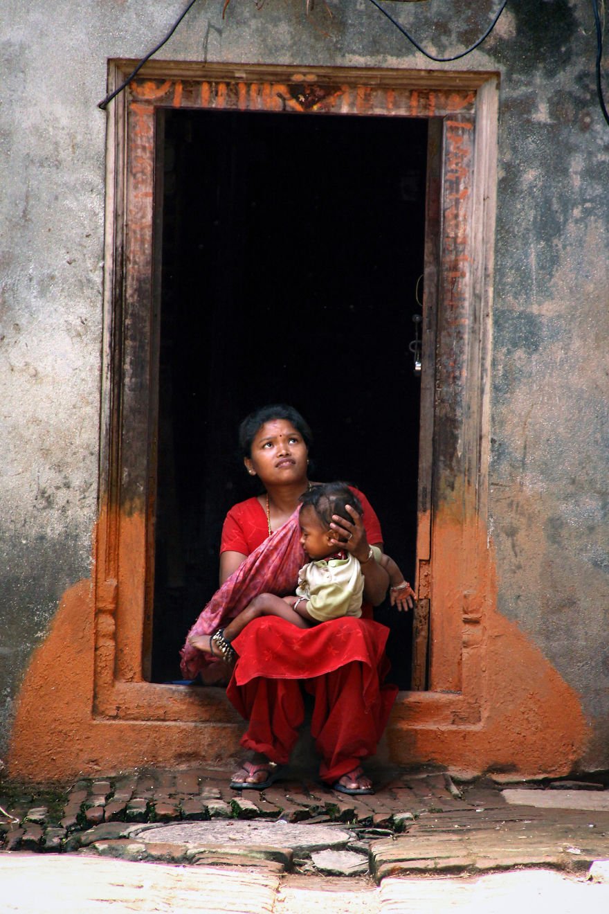 Фотограф улавя специалната връзка между майката и детето