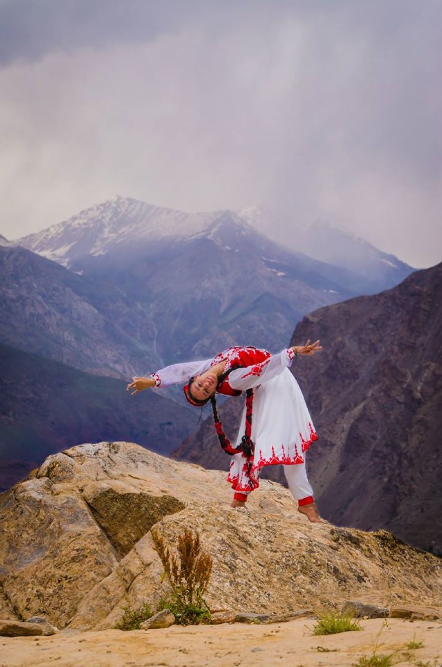 Околосветско пътешествие в снимки с танцьорка от Цирк дю Солей