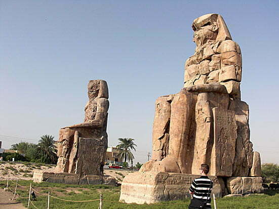 Мистерията на египетските статуи и саркофази