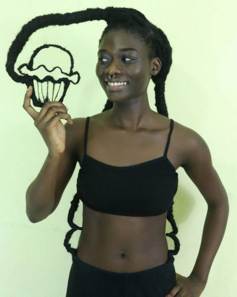 Да превърнеш собствената си коса в изкуство – урок от африканската художничка Летисия Кай