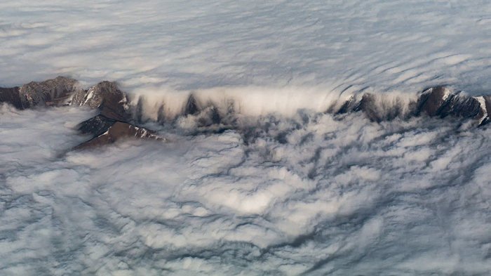 На височина от 10 000 метра – вижте красотата на буреносните облаци