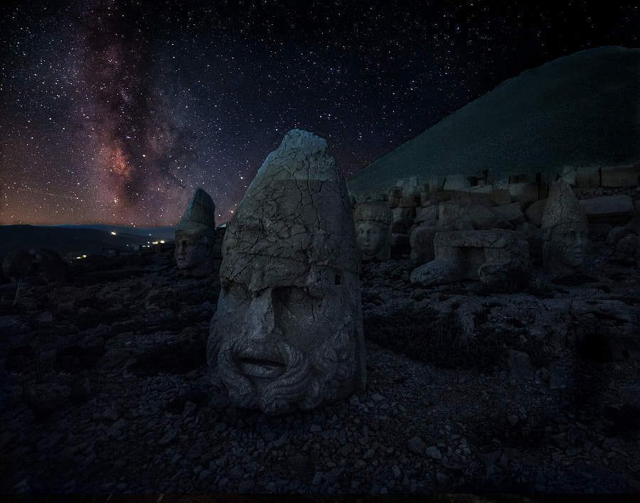 Мегалитните каменни глави на планината Немрут и Портата на Небето