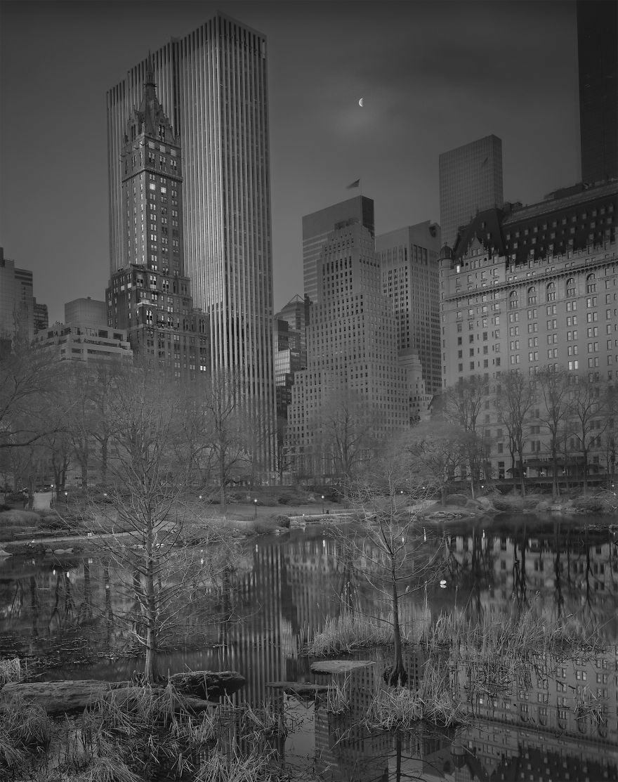 Фотограф, страдащ от безсъние, прави мрачни снимки на Сентръл парк, когато няма никой наоколо