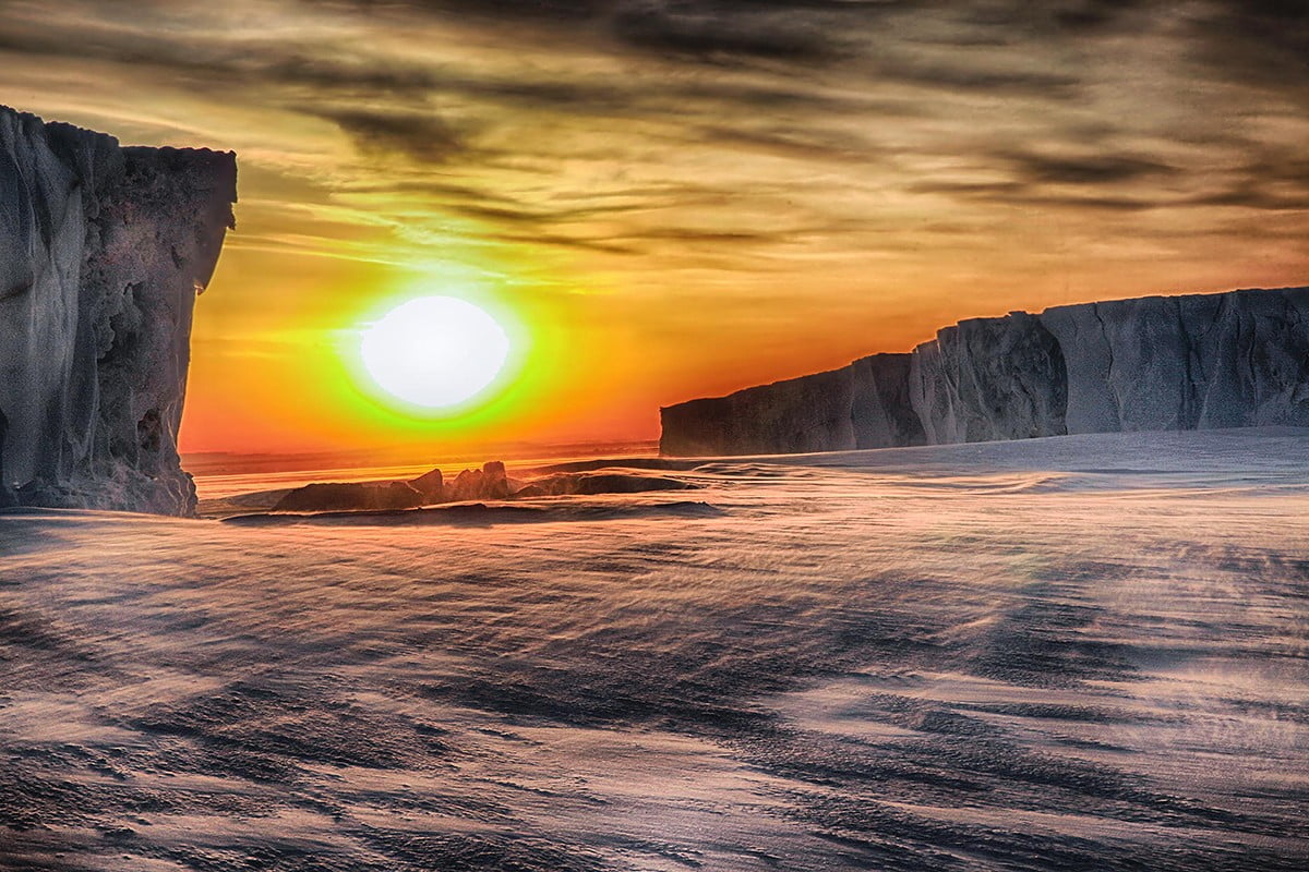 Великолепната Антарктида през очите на Девън Строс