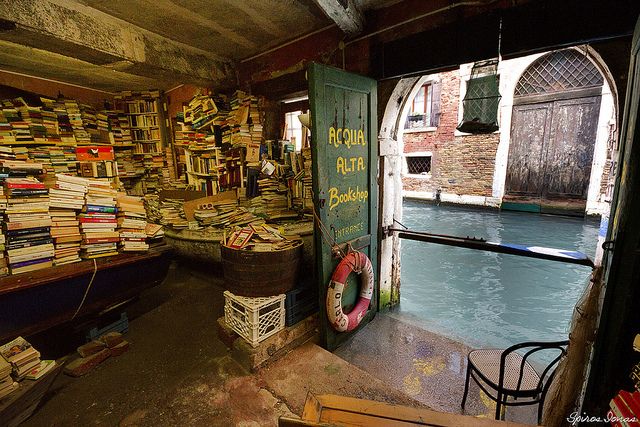 Водната книжарница на Венеция (галерия)