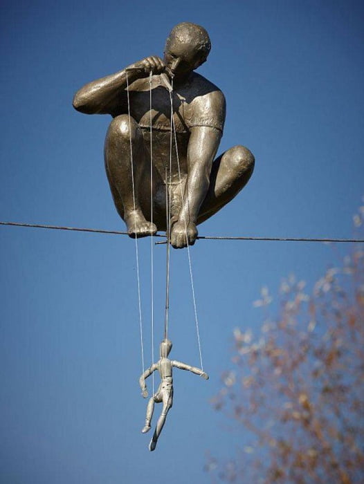 Да се противопоставиш на гравитацията: скулптури, които нарушават законите на физиката