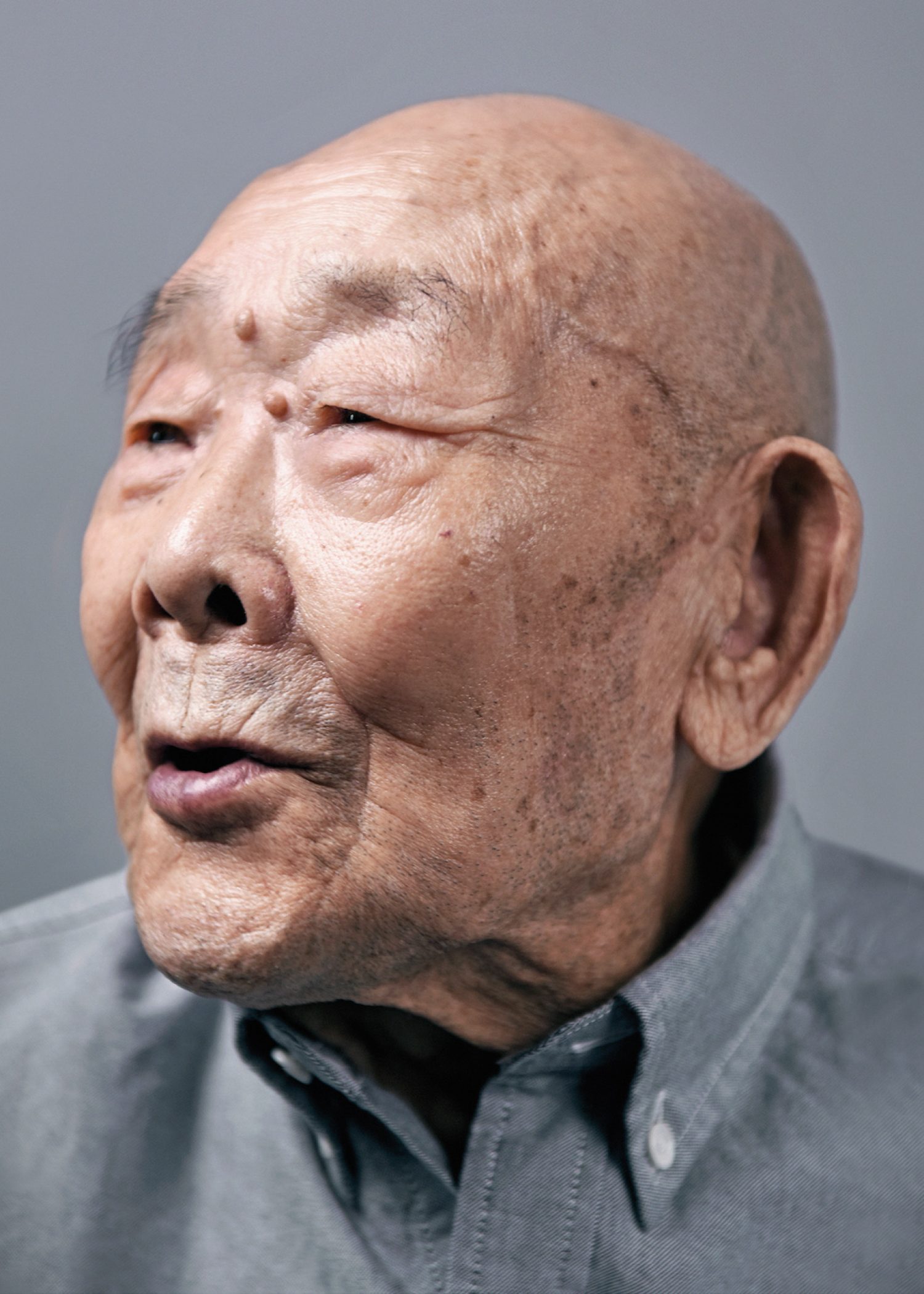 Радостно стареене: портрети на хора на възраст над 100 години