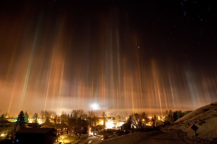 Невероятни светлинни стълбове заснеха в Северно Онтарио