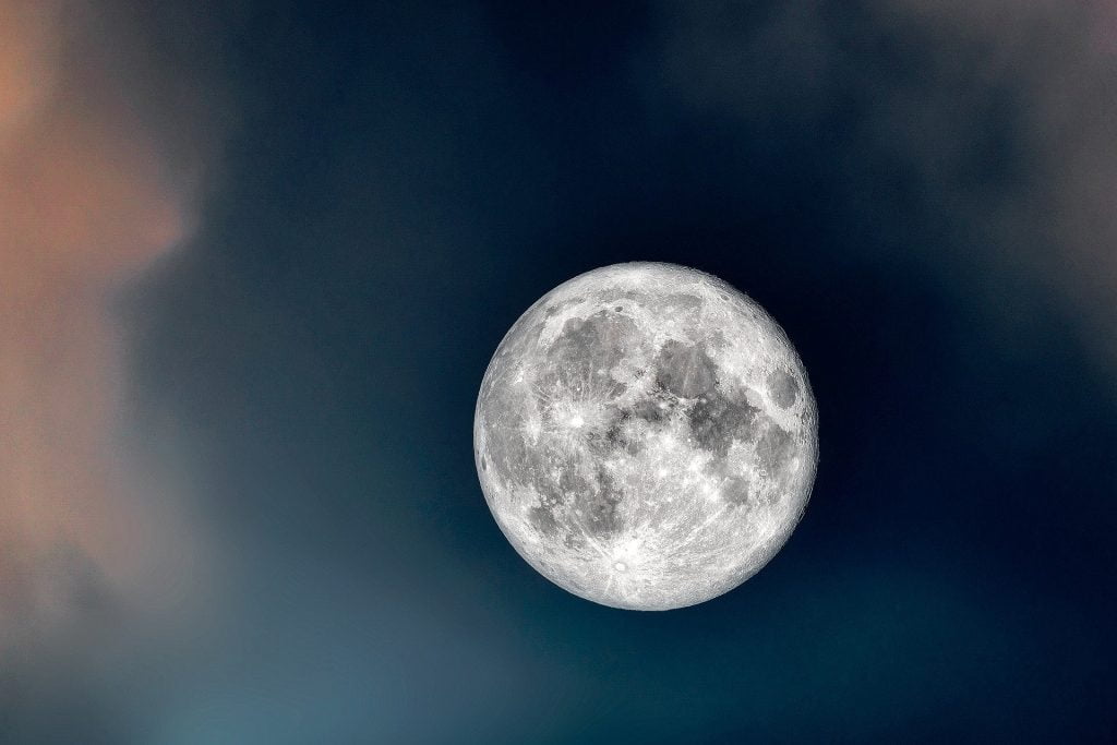 Луната се смалява: 7 любопитни факта за нашия спътник