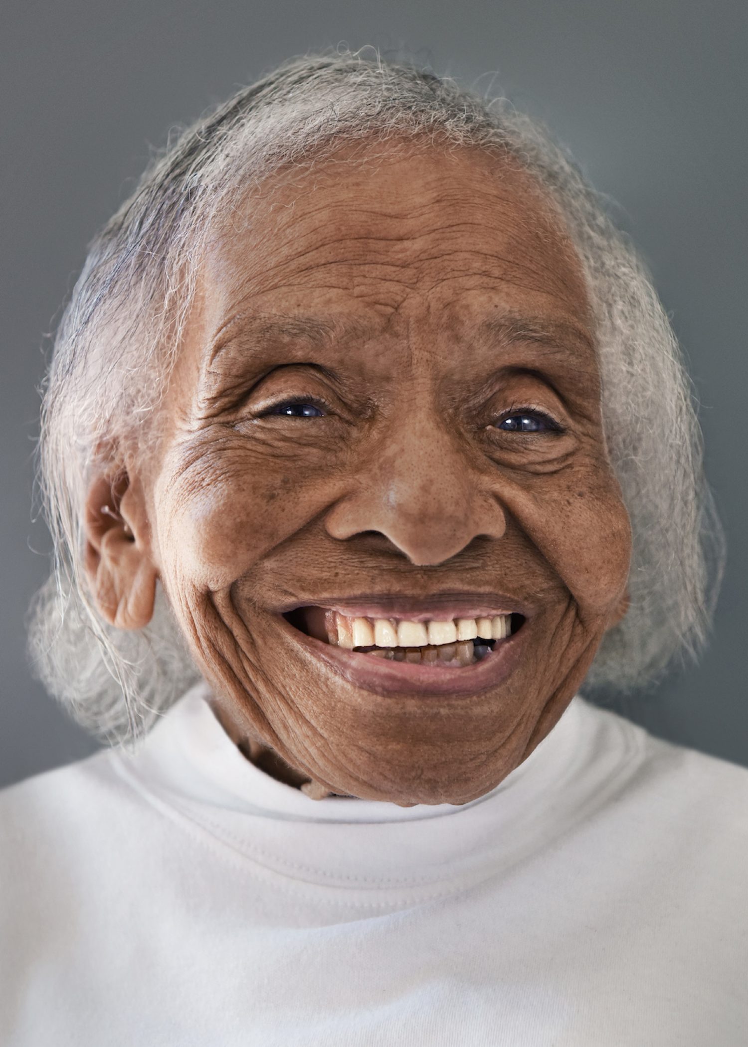 Радостно стареене: портрети на хора на възраст над 100 години