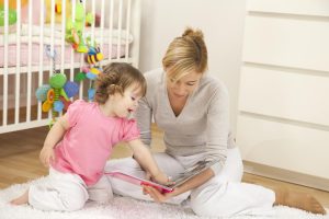 Нова теория за това как бебетата научават първите си думи