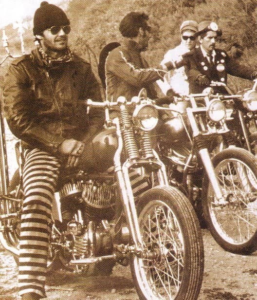 Фотографии на знаменитости върху мотоциклети