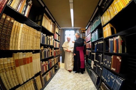 Тайните архиви на Ватикана - конспирации, факти и догадки