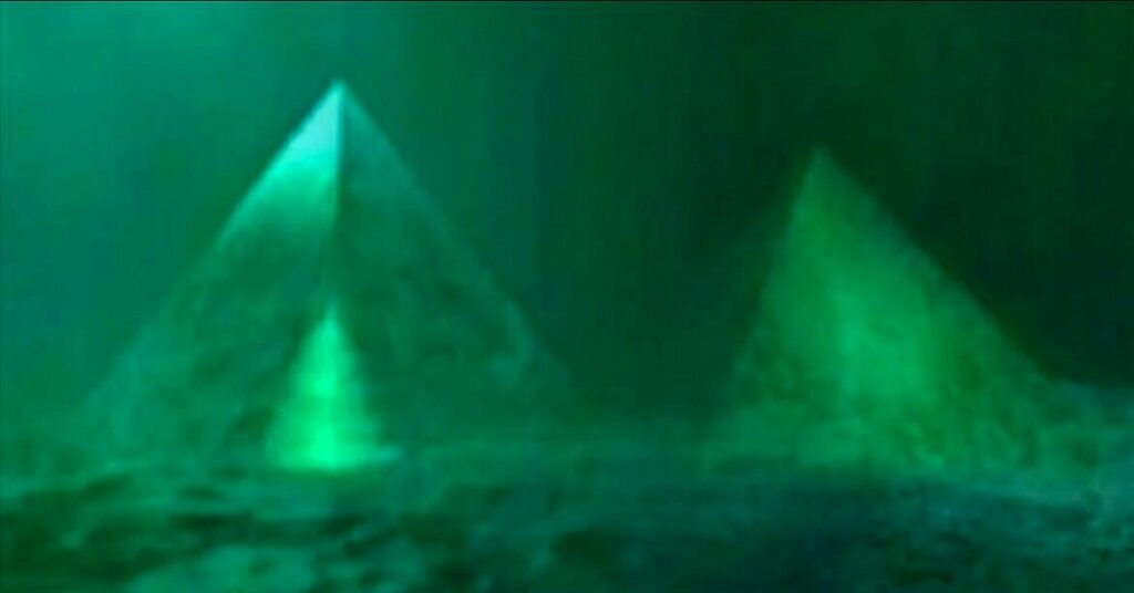 Кой е построил подводните пирамиди?
