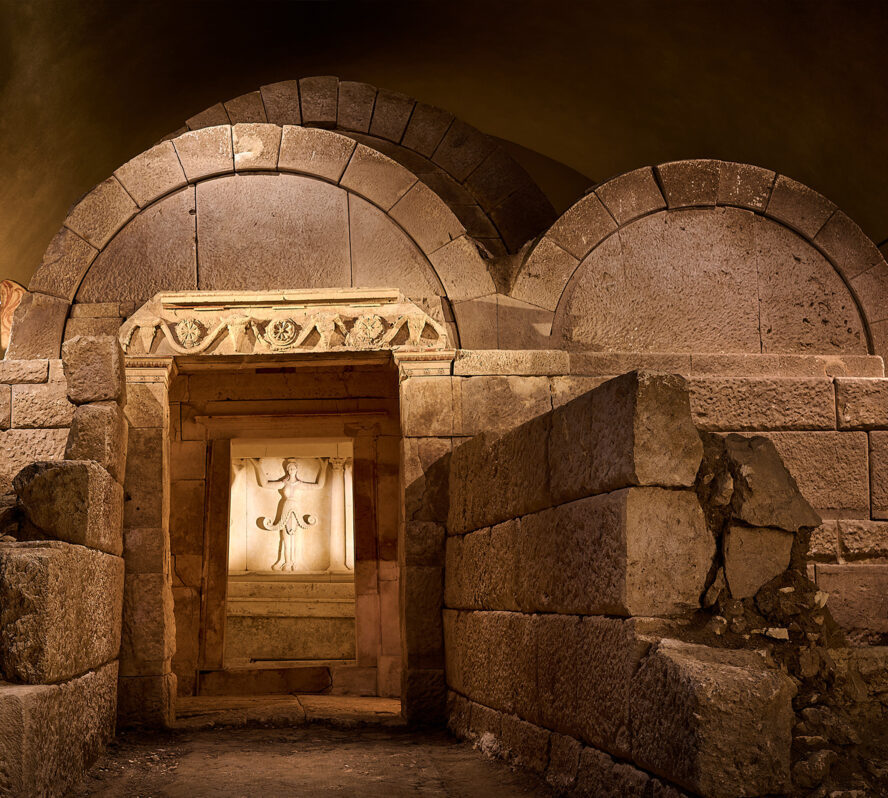 Свещари, гробница, траки